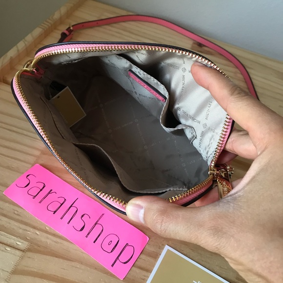 🌼Michael Kors Purse - Picture 7 of 13